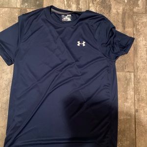 Men’s under armor shirt. Medium.